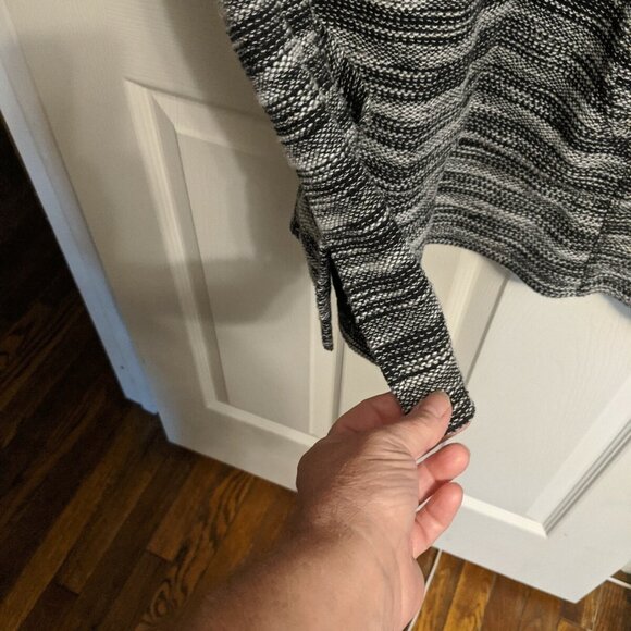 Liz Claiborne Weekend Wear long Tunic V-Neck Sweater Black and White - Picture 4 of 6